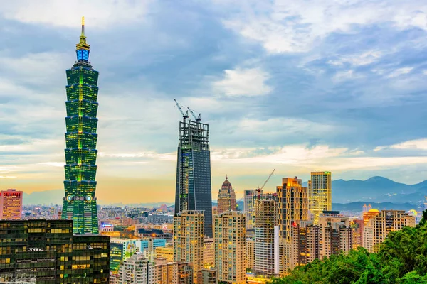 Vista do distrito financeiro de Taipei e Taipei 101 — Fotografia de Stock