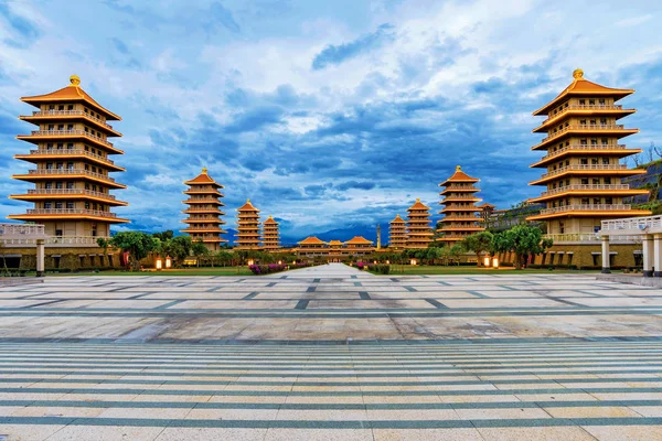 Vista nocturna de Fo Guang Shan — Foto de Stock