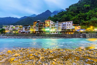 Riverside binalar Wulai Ilıca Köyü