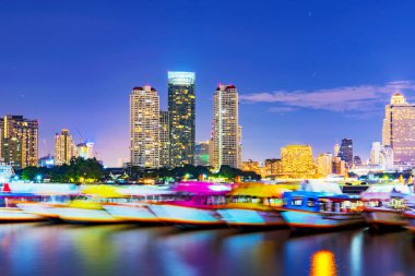 Chao phraya nehrin demirledi tekne