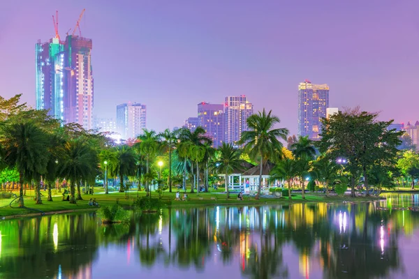 Vue de nuit du parc Chatuchak — Photo