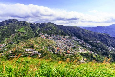 Jilong dağın kasabadan Jiufen görünümünü