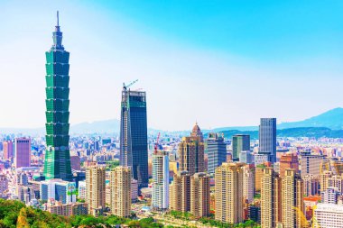 Xinyi finans bölgesine ve Taipei 101 görünümü