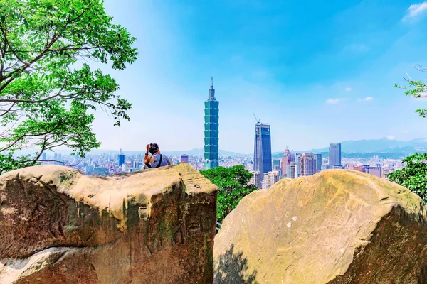 Vista de Taipei do pico da montanha — Fotografia de Stock