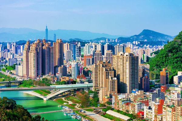 Taipei Bitan nehir alan görünümünü