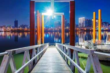 İskele Taipei gece görünümü