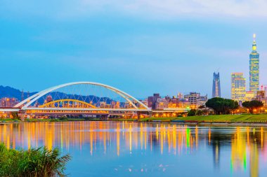 Taipei mimarisi ile Hilal köprü