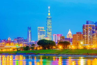 Xinyi Finans Merkezi mimari nehir ile