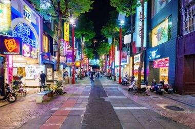 Ximen high street dükkanlar geceleri