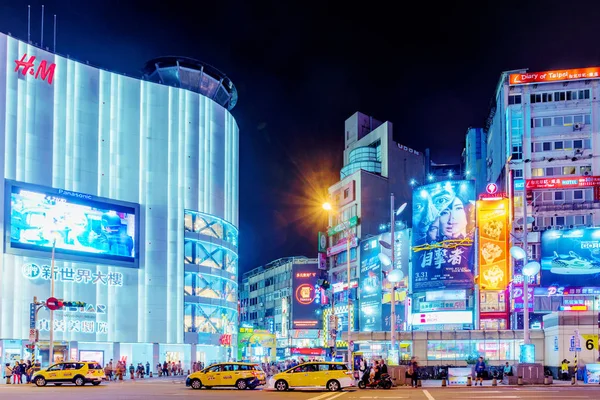 Ximen Shopping distrito por la noche — Foto de Stock