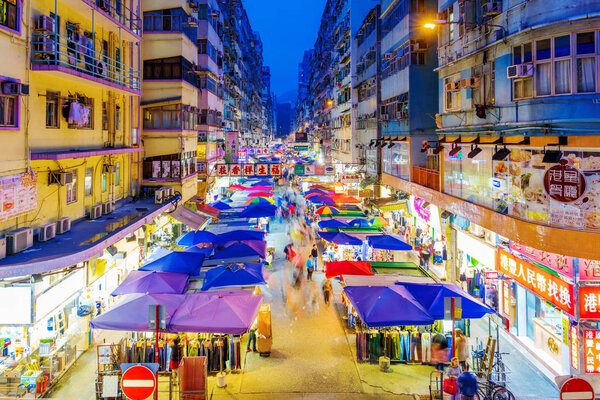 Fa Yuen street market at night