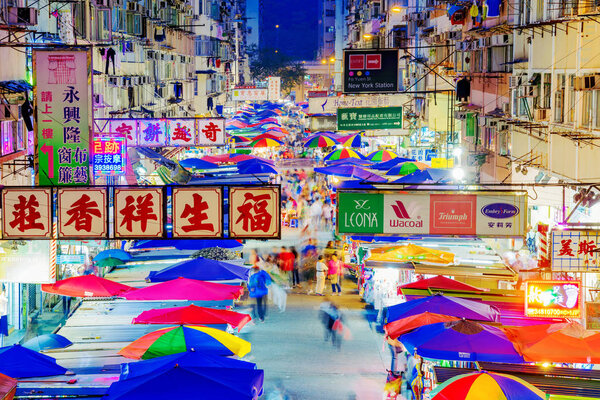 Fa Yuen street market at night