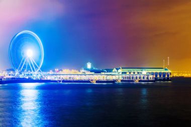 Gece iskelede Hong Kong