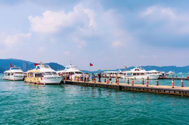 Güneş ay Gölü Pier deniz araçları ile