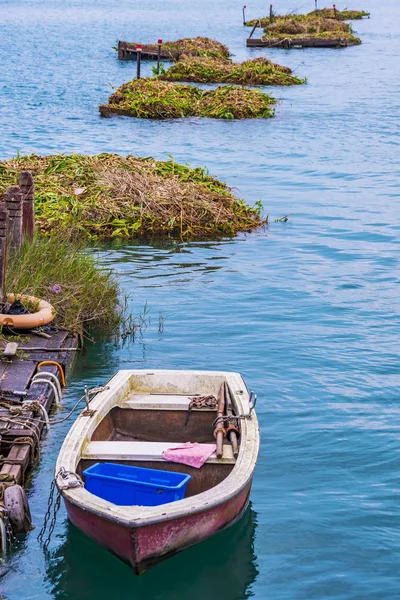 Barco en un lago — Foto de Stock