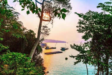 Güneş ay göl ve doğa görünümü