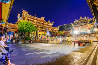 Longshan Tapınağı'nda gece