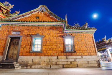Longshan tapınak mimarisi ile ay gece