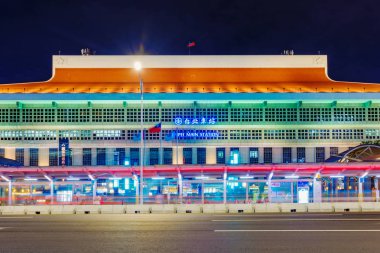 Taipei Merkez İstasyonu'na gece