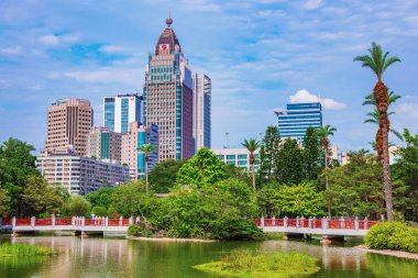 Xinyi Finans Merkezi mimari Gölü ile