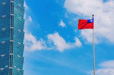 Tayvan bayrağı ile Taipei 101 binalar