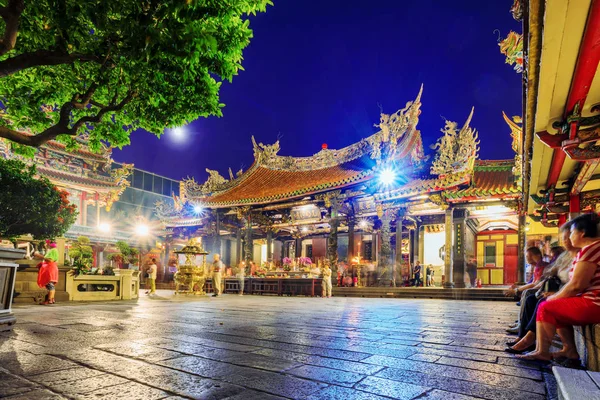 Templo Longshan por la noche — Foto de Stock