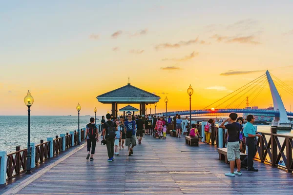 Tamsui Fisherman's wharf pier gün batımı sırasında