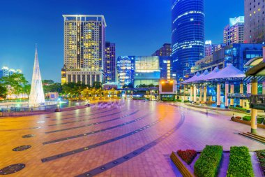 Banqiao vatandaş Meydanı ve mimari gece görünümü