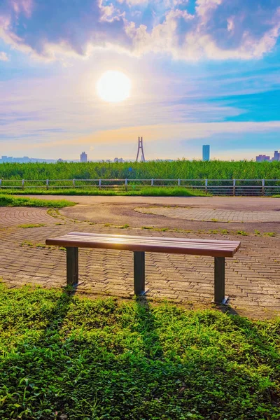 Riverside park piękny widok — Zdjęcie stockowe