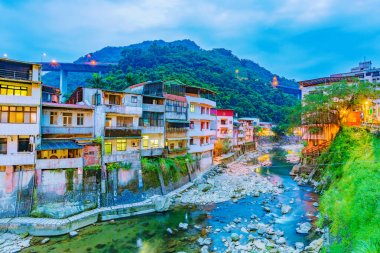 Shiding bölge nehir ve eski binalar