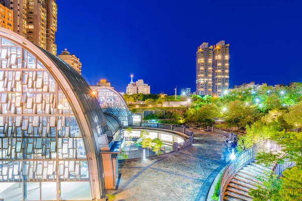 Daan estação parque florestal à noite — Fotografia de Stock