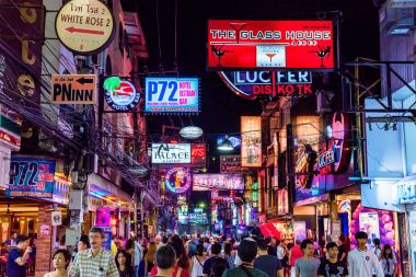 Pattaya yürüyüş sokak gece görünümü