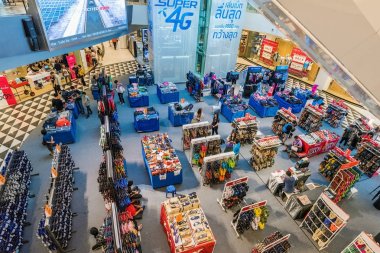 Giysi Alışveriş Merkezi Görünümü standları