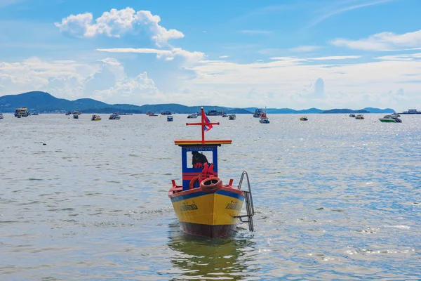 Boot dok geplaatst op Pattaya strand — Stockfoto