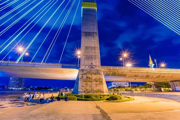 Rama VIII köprü gece görünümü — Stok fotoğraf