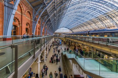 Kings Cross St Pancras tren istasyonu