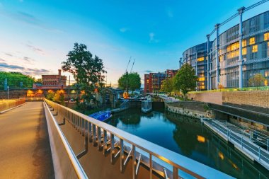 Modern mimarinin akşam sahne