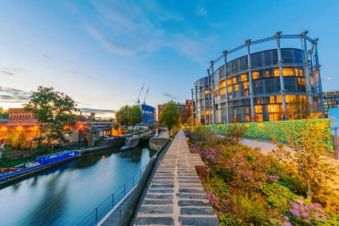 Regents akşam kanala Kings Cross içinde