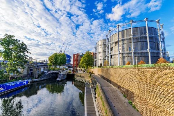 Architecture moderne au bord de la rivière à Kings Cross — Photo