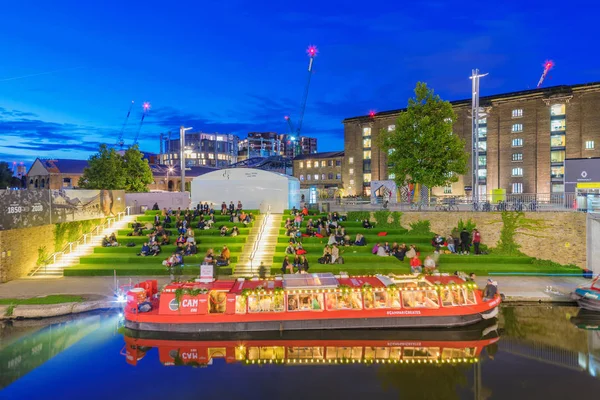 Vue de nuit de Granary Square — Photo