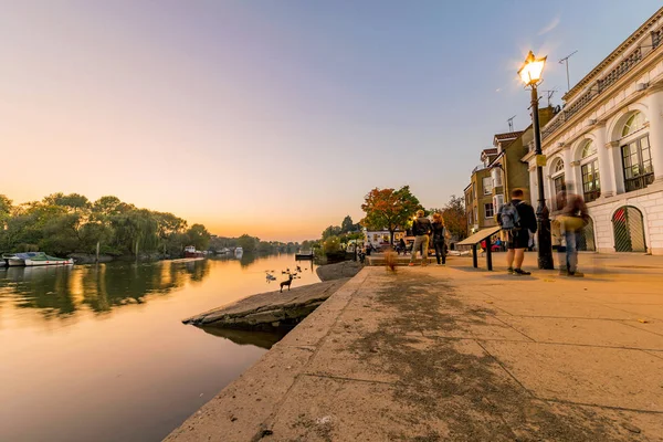 Sentiero lungo il fiume Richmond — Foto Stock