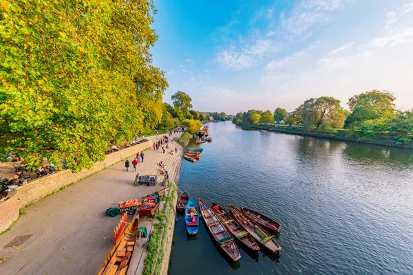 Parco sul fiume Tamigi a Richmond — Foto Stock