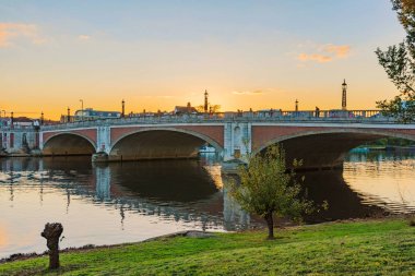 Hampton Court Köprüsü