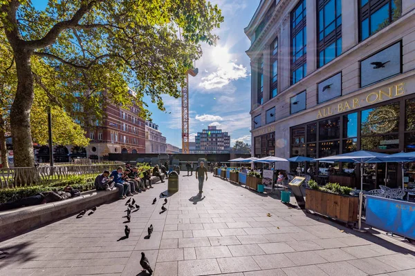 Widok na Leicester square w centrum Londynu — Zdjęcie stockowe