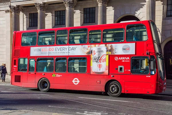 İngiltere Bankası'nın dışında Londra otobüs