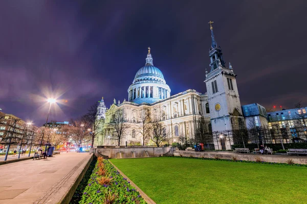 Catedral de São Paulo à noite — Fotografia de Stock