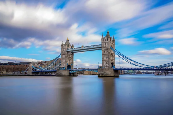 Turmbrücke und Themse — Stockfoto