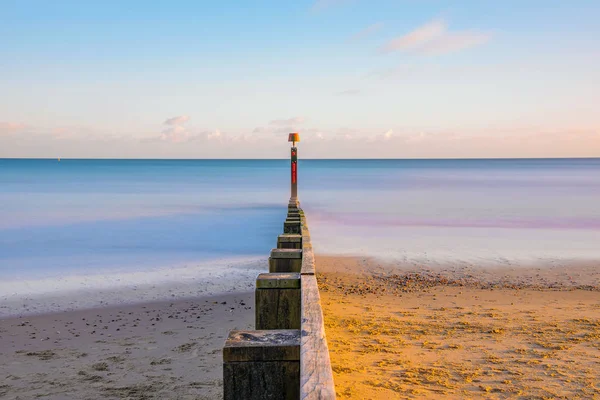 Seascape długiej ekspozycji na plaży w Bournemouth — Zdjęcie stockowe