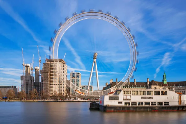 London eye folyóra néző — Stock Fotó