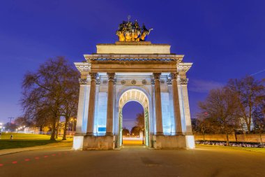 Wellington arch gece görünümü
